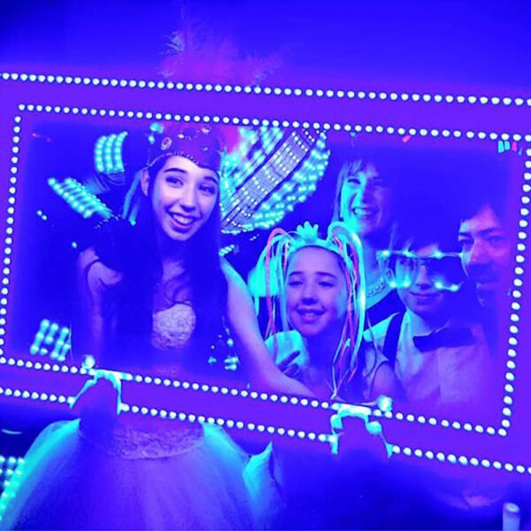 Robot con cumpleañera
